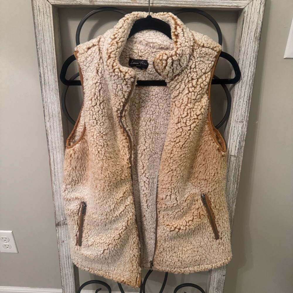 Love Tree Cozy Cream Sherpa Zip Up‎ Sleeveless Women’s Vest Size Medium